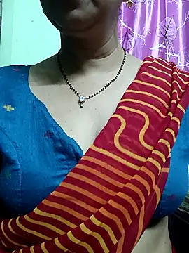 Snapshot of Rosy-B chatting on 10/28/25, 09:28 Rosy-B online show from 10/28/25, 09:28