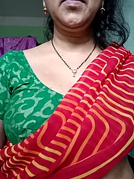 Snapshot of Rosy-B chatting on 10/29/25, 09:33 Rosy-B online show from 10/29/25, 09:33