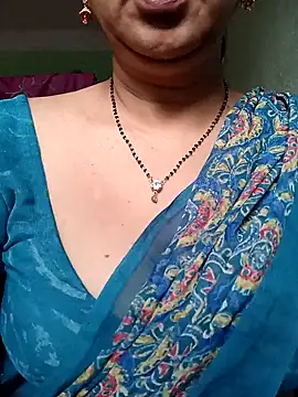 Snapshot of Rosy-B chatting on 11/02/25, 12:24 Rosy-B online show from 11/02/25, 12:24