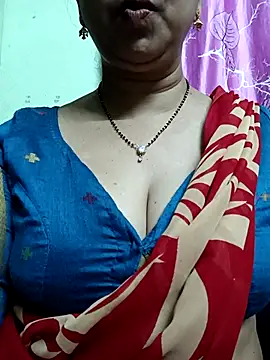 Snapshot of Rosy-B chatting on 11/02/25, 08:00 Rosy-B online show from 11/02/25, 08:00