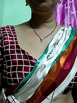 Snapshot of Rosy-B chatting on 11/05/25, 12:21 Rosy-B online show from 11/05/25, 12:21