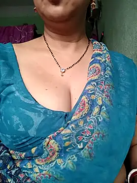 Snapshot of Rosy-B chatting on 11/06/25, 12:33 Rosy-B online show from 11/06/25, 12:33