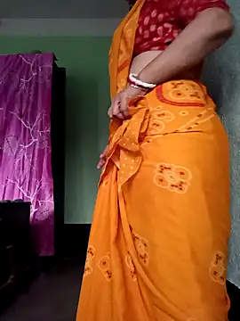 Snapshot of Rosy-B chatting on 11/07/25, 12:32 Rosy-B online show from 11/07/25, 12:32