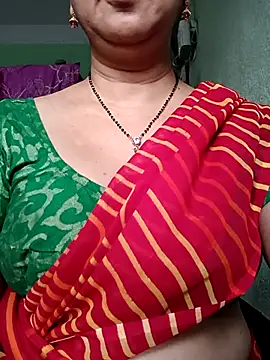 Snapshot of Rosy-B chatting on 11/10/25, 12:42 Rosy-B online show from 11/10/25, 12:42