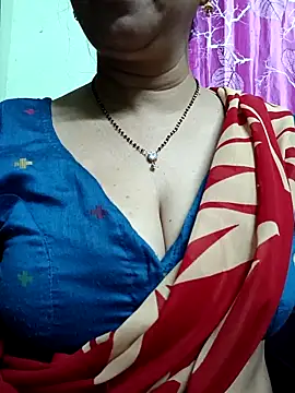 Snapshot of Rosy-B chatting on 11/10/25, 09:47 Rosy-B online show from 11/10/25, 09:47