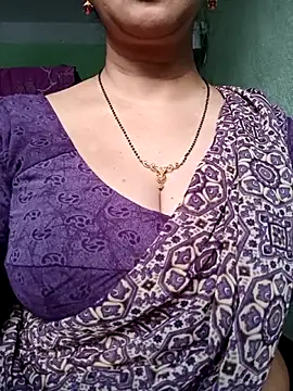 Snapshot of Rosy-B chatting on 11/15/25, 12:41 Rosy-B online show from 11/15/25, 12:41