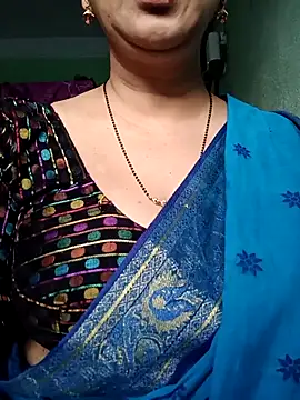 Snapshot of Rosy-B chatting on 11/16/25, 12:38 Rosy-B online show from 11/16/25, 12:38