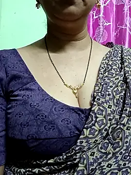 Snapshot of Rosy-B chatting on 11/24/25, 09:25 Rosy-B online show from 11/24/25, 09:25