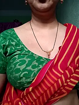 Snapshot of Rosy-B chatting on 11/27/25, 12:46 Rosy-B online show from 11/27/25, 12:46