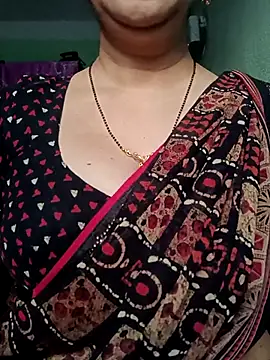 Snapshot of Rosy-B chatting on 11/29/25, 12:46 Rosy-B online show from 11/29/25, 12:46