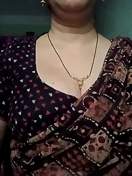 Snapshot of Rosy-B chatting on 11/30/25, 12:36 Rosy-B online show from 11/30/25, 12:36