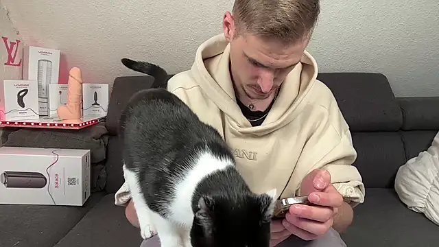 Snapshot of Cookieboy88 chatting on 10/06/25, 04:26 Cookieboy88 online show from 10/06/25, 04:26