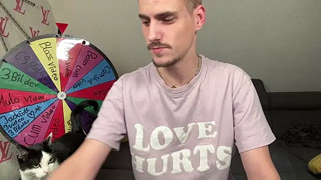 Snapshot of Cookieboy88 chatting on 10/13/25, 04:51 Cookieboy88 online show from 10/13/25, 04:51