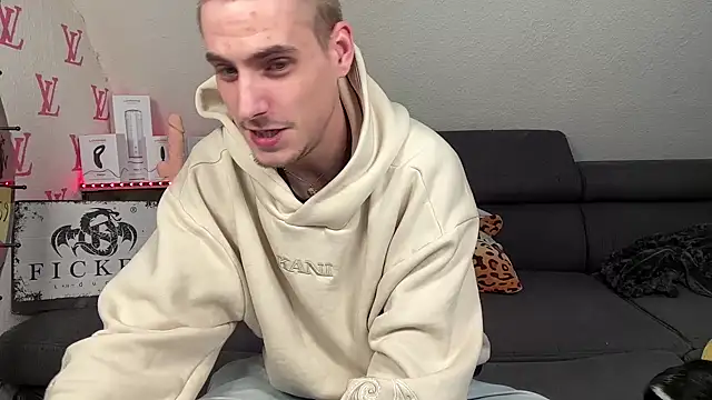 Snapshot of Cookieboy88 chatting on 10/20/25, 04:51 Cookieboy88 online show from 10/20/25, 04:51