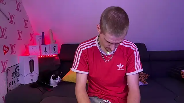 Snapshot of Cookieboy88 chatting on 10/28/25, 05:48 Cookieboy88 online show from 10/28/25, 05:48