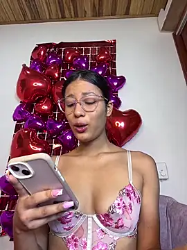 Snapshot of Valentinabaker chatting on 02/17/25, 10:40 Valentinabaker online show from 02/17/25, 10:40