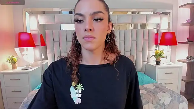 mariiahneedles online show from 10/08/25, 10:51