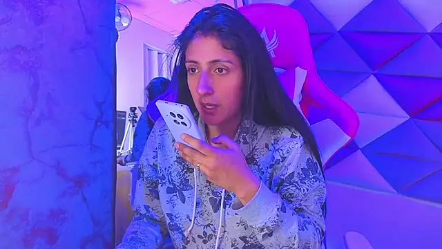 Snapshot of Cameron_cutte chatting on 10/24/25, 02:41 Cameron cutte online show from 10/24/25, 02:41