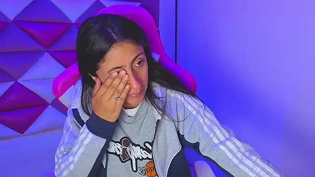 Snapshot of Cameron_cutte chatting on 11/16/25, 03:23 Cameron cutte online show from 11/16/25, 03:23