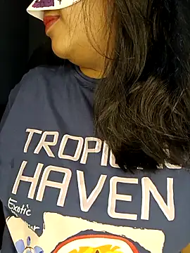 Snapshot of Loveshash1 chatting on 10/31/25, 10:49 Loveshash1 online show from 10/31/25, 10:49