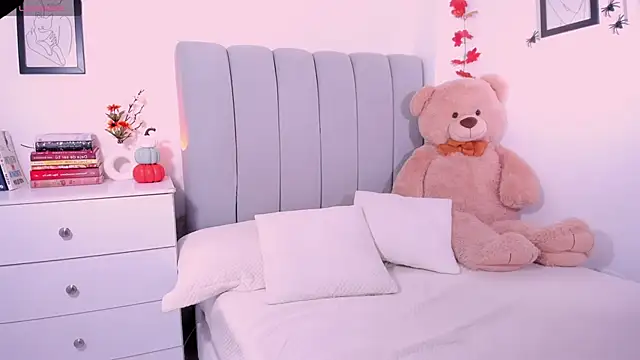 DannaHyde online show from 10/30/25, 05:35