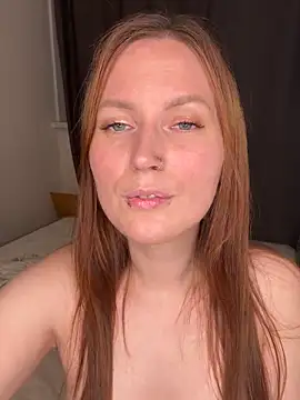Snapshot of EmmaWarren chatting on 09/16/25, 05:36 EmmaWarren online show from 09/16/25, 05:36