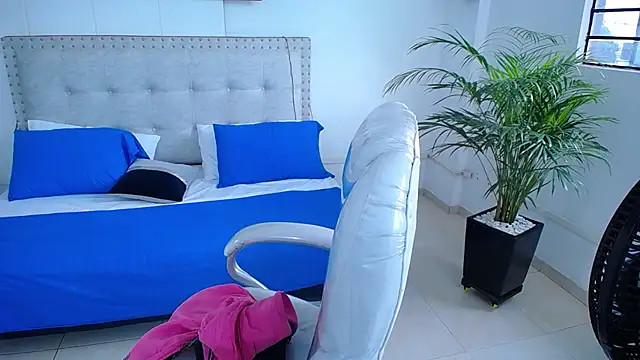 Snapshot of Chiqui_milk_ chatting on 02/23/25, 12:37 Chiqui milk online show from 02/23/25, 12:37