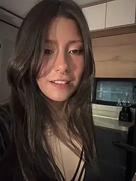 Snapshot of -Ann_V chatting on 12/23/24, 04:44 -Ann V online show from 12/23/24, 04:44