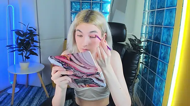 Mia Cheers online show from 01/22/25, 01:42