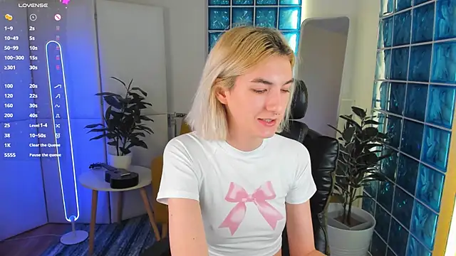 Mia Cheers online show from 02/09/25, 01:46