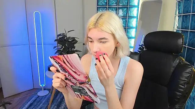 Mia Cheers online show from 03/20/25, 01:48