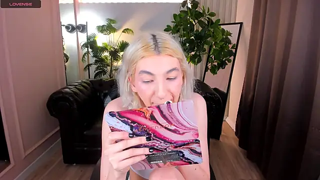 Mia Cheers online show from 03/22/25, 09:45