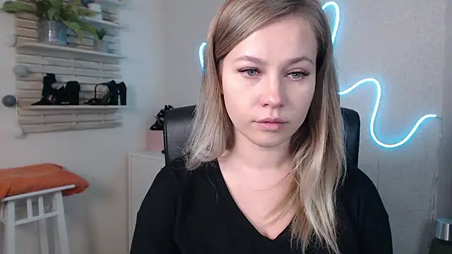 Snapshot of holly_xglam chatting on 12/06/24, 01:40 holly xglam online show from 12/06/24, 01:40