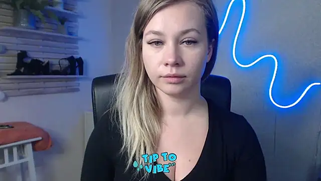 Snapshot of holly_xglam chatting on 12/19/24, 09:40 holly xglam online show from 12/19/24, 09:40