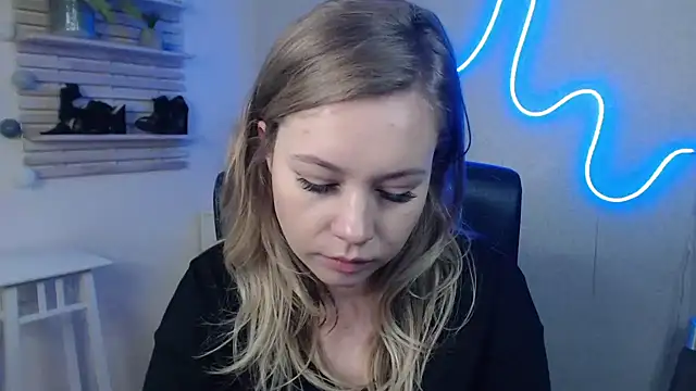 Snapshot of holly_xglam chatting on 01/02/25, 10:16 holly xglam online show from 01/02/25, 10:16