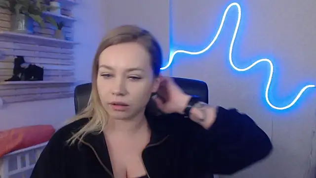 Snapshot of holly_xglam chatting on 01/17/25, 09:39 holly xglam online show from 01/17/25, 09:39