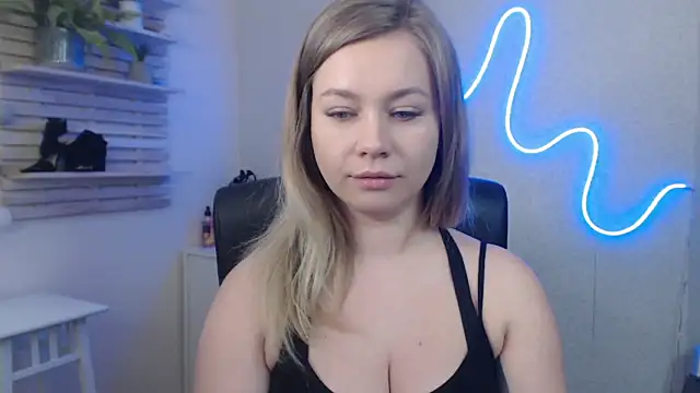 Snapshot of holly_xglam chatting on 01/21/25, 06:33 holly xglam online show from 01/21/25, 06:33