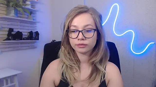 Snapshot of holly_xglam chatting on 01/22/25, 06:20 holly xglam online show from 01/22/25, 06:20