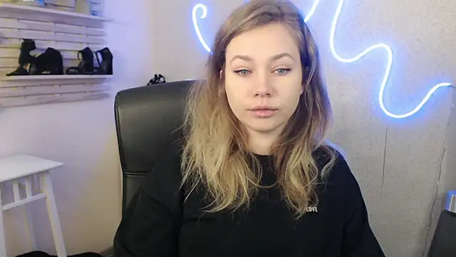 Snapshot of holly_xglam chatting on 01/30/25, 02:27 holly xglam online show from 01/30/25, 02:27