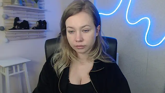 Snapshot of holly_xglam chatting on 02/05/25, 06:13 holly xglam online show from 02/05/25, 06:13