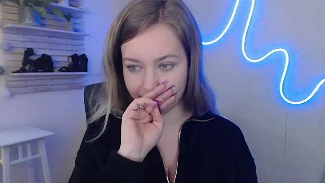 Snapshot of holly_xglam chatting on 02/05/25, 09:15 holly xglam online show from 02/05/25, 09:15