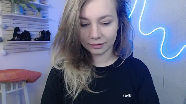 Snapshot of holly_xglam chatting on 02/06/25, 01:16 holly xglam online show from 02/06/25, 01:16