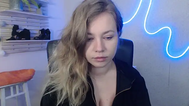 Snapshot of holly_xglam chatting on 02/07/25, 01:25 holly xglam online show from 02/07/25, 01:25