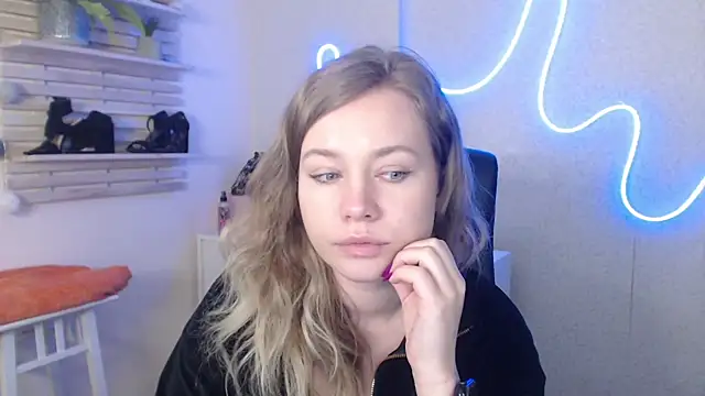 Snapshot of holly_xglam chatting on 02/07/25, 07:29 holly xglam online show from 02/07/25, 07:29