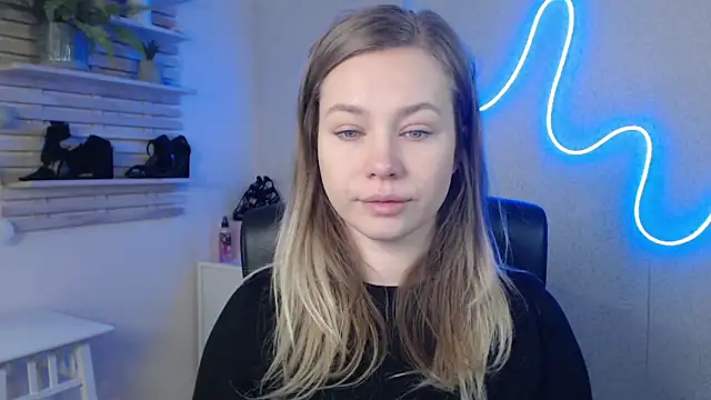 Snapshot of holly_xglam chatting on 02/10/25, 01:35 holly xglam online show from 02/10/25, 01:35