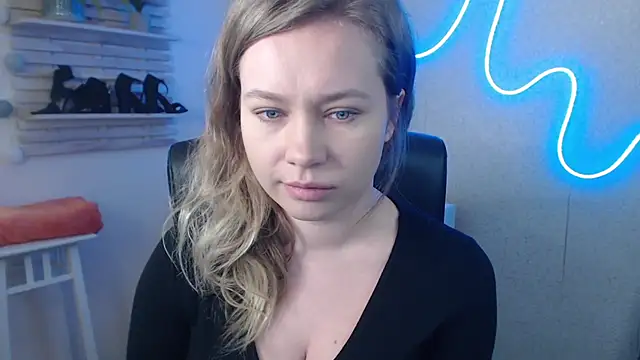 Snapshot of holly_xglam chatting on 02/18/25, 11:11 holly xglam online show from 02/18/25, 11:11