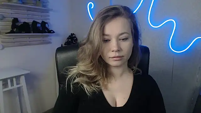 Snapshot of holly_xglam chatting on 02/19/25, 01:18 holly xglam online show from 02/19/25, 01:18
