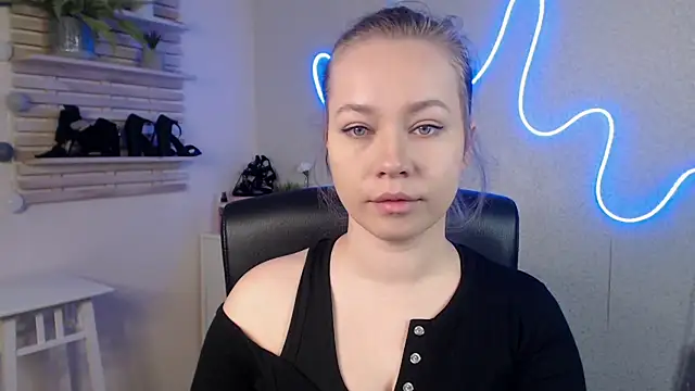 Snapshot of holly_xglam chatting on 02/20/25, 12:19 holly xglam online show from 02/20/25, 12:19