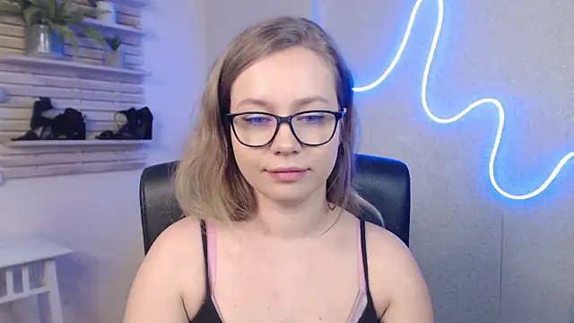 Snapshot of holly_xglam chatting on 03/07/25, 04:24 holly xglam online show from 03/07/25, 04:24