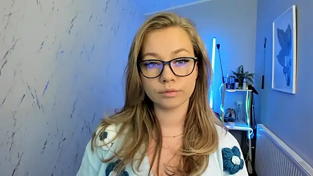 Snapshot of holly_xglam chatting on 09/30/25, 04:56 holly xglam online show from 09/30/25, 04:56